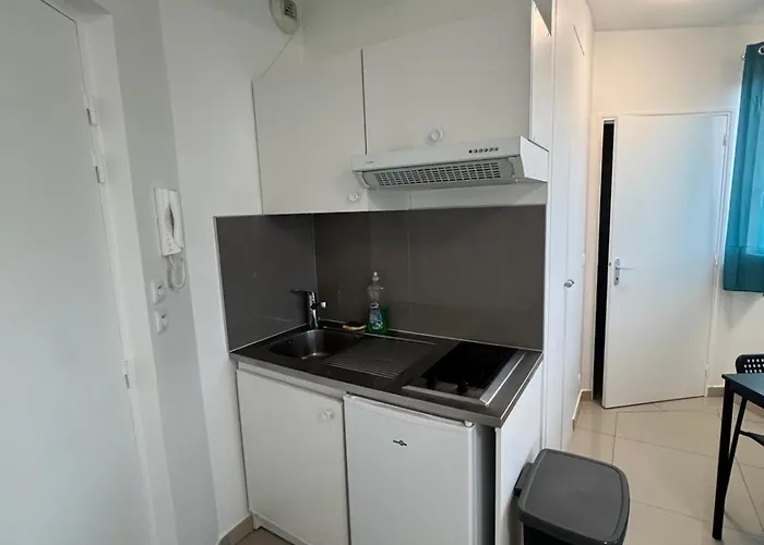 Quiet Netflix Parking Quick Access To Paris Montfermeil